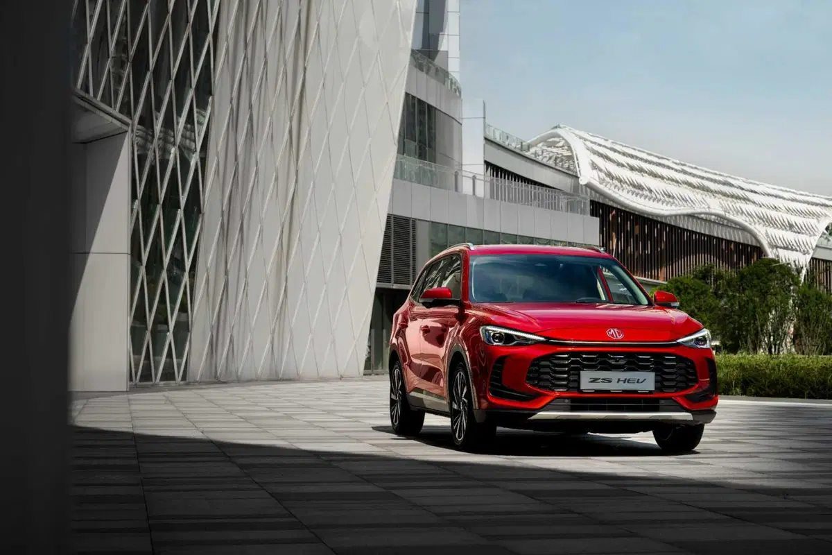 Bollo auto, MG porta il 2027 nel presente: su MG3 e MG ZS Hybrid+ lo paga la Casa (14)