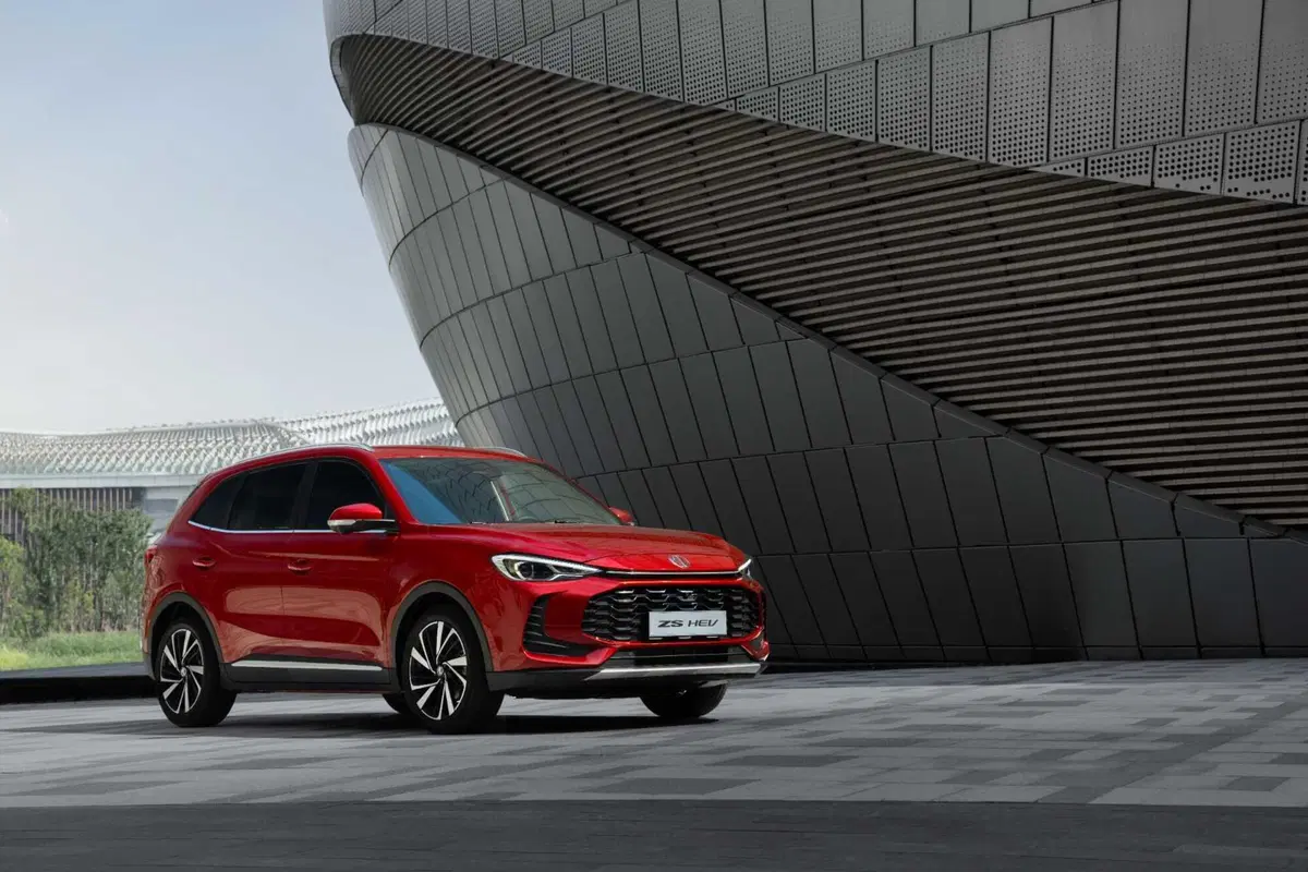 Bollo auto, MG porta il 2027 nel presente: su MG3 e MG ZS Hybrid+ lo paga la Casa (15)