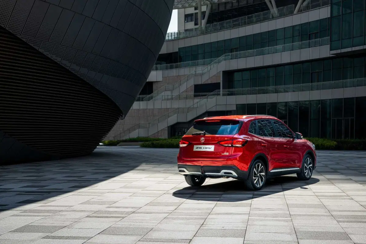 Bollo auto, MG porta il 2027 nel presente: su MG3 e MG ZS Hybrid+ lo paga la Casa (17)
