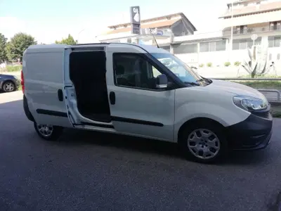 Fiat Doblò Furgone 1.6 MJT 105CV PL-TN Cargo Maxi Lamierato del 2019 usata a Brendola