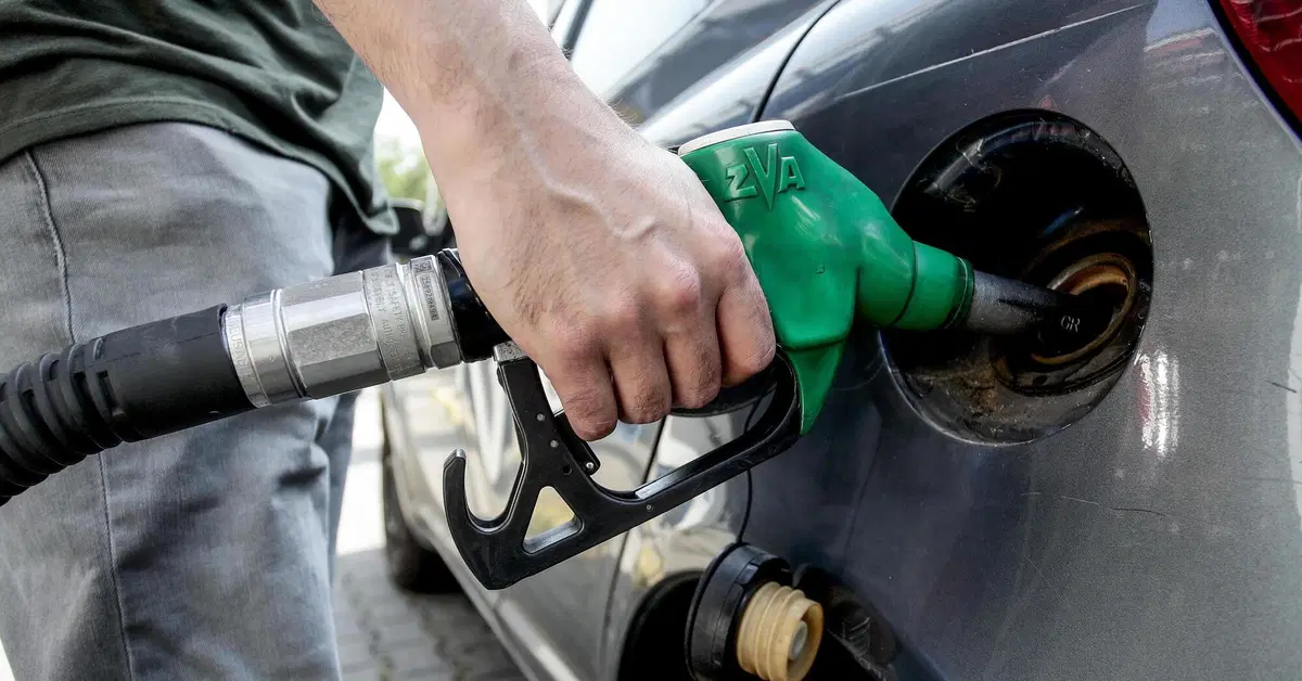 Diesel oltre 2,30 euro al litro, per un camion 800 euro in più a settimana: il caro carburante mette in crisi l’autotrasporto