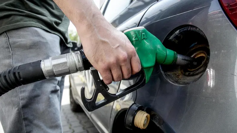 Diesel oltre 2,30 euro al litro, per un camion 800 euro in più a settimana: il caro carburante mette in crisi l’autotrasporto