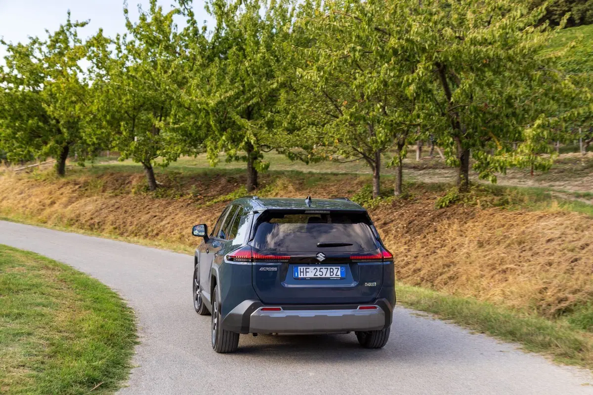 Suzuki Across plug-in, 309 CV e prezzo da 55.900 euro (2)