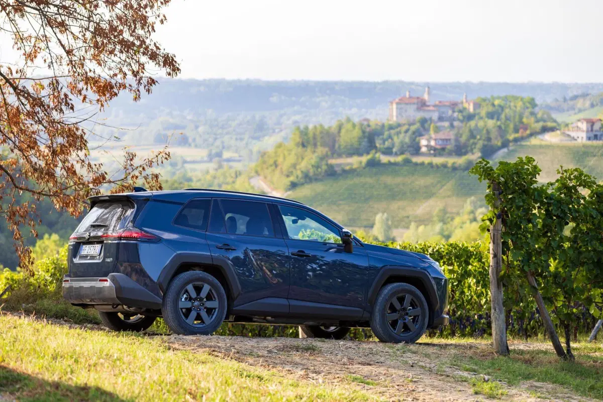 Suzuki Across plug-in, 309 CV e prezzo da 55.900 euro (6)