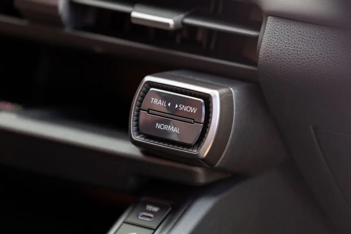 Suzuki Across plug-in, 309 CV e prezzo da 55.900 euro (11)