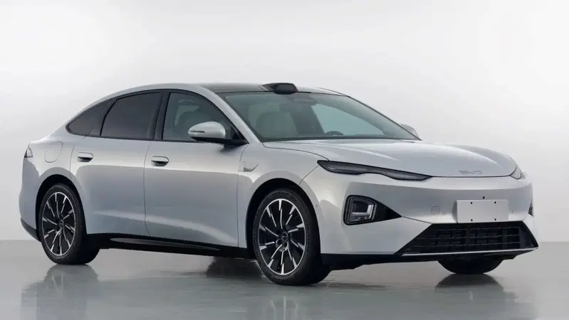 Nuova BYD Seal 07, oltre 700 km di autonomia WLTP: e il modello attuale va in pensione dopo appena c
