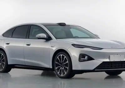 Nuova BYD Seal 07, oltre 700 km di autonomia WLTP: e il modello attuale va in pensione dopo appena c