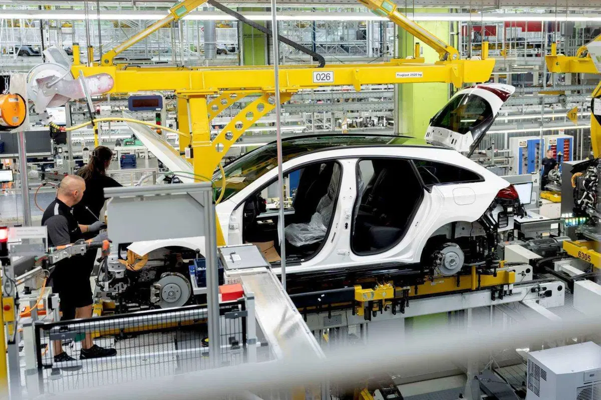 Mercedes, due fabbriche in Germania a rischio: dopo Volkswagen trema anche Stoccarda