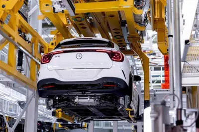 Mercedes, due fabbriche in Germania a rischio: dopo Volkswagen trema anche Stoccarda