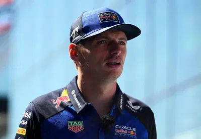 'Se serve a darmi un motore vero, firmo per correre il 50% in meno': Verstappen ancora contro la F1 2026. 'Hadjar? Rinnovo meritato. Mi piace Baku perché non siamo in uno zoo'