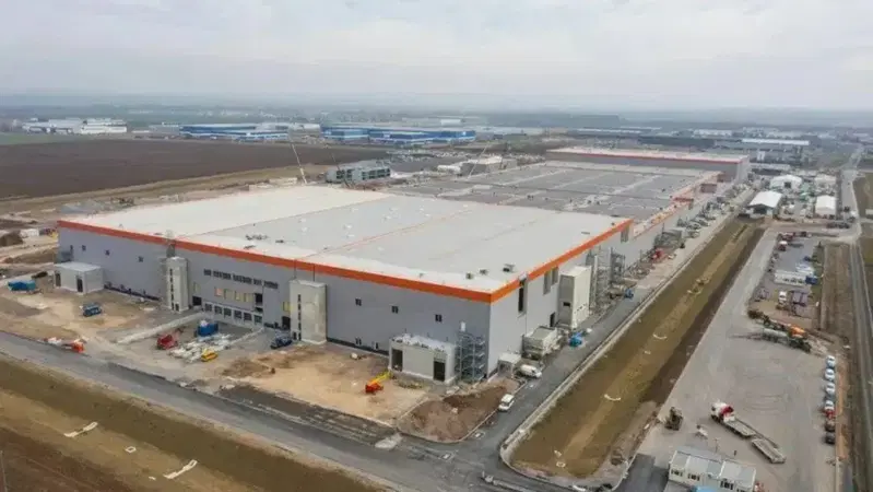 CATL, al via la produzione di prova nella fabbrica europea di batterie da 100 GWh