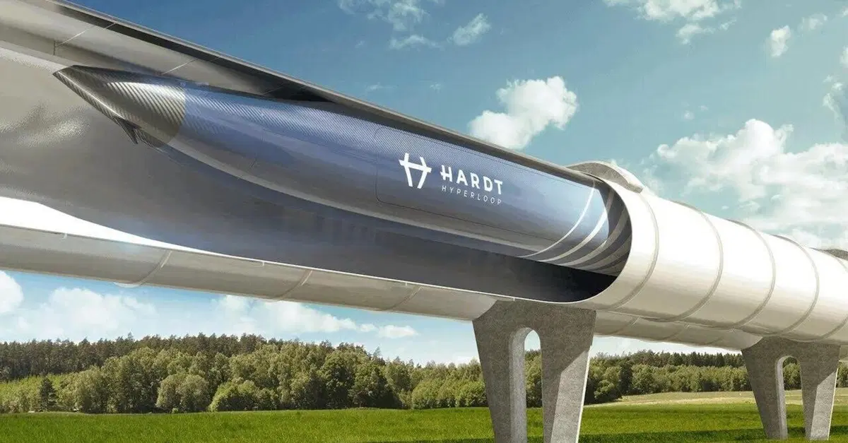 Elon Musk rilancia l’Hyperloop: tunnel a oltre 320 km/h, ma i Frecciarossa fanno già 300 km/h dal 2005