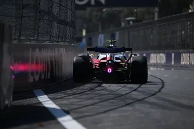 F1, caos a Baku in FP1: Antonelli subito KO! Russell in testa, ma è giallo sul motore Ferrari e sul fondo McLaren. La verità sui freni di Leclerc