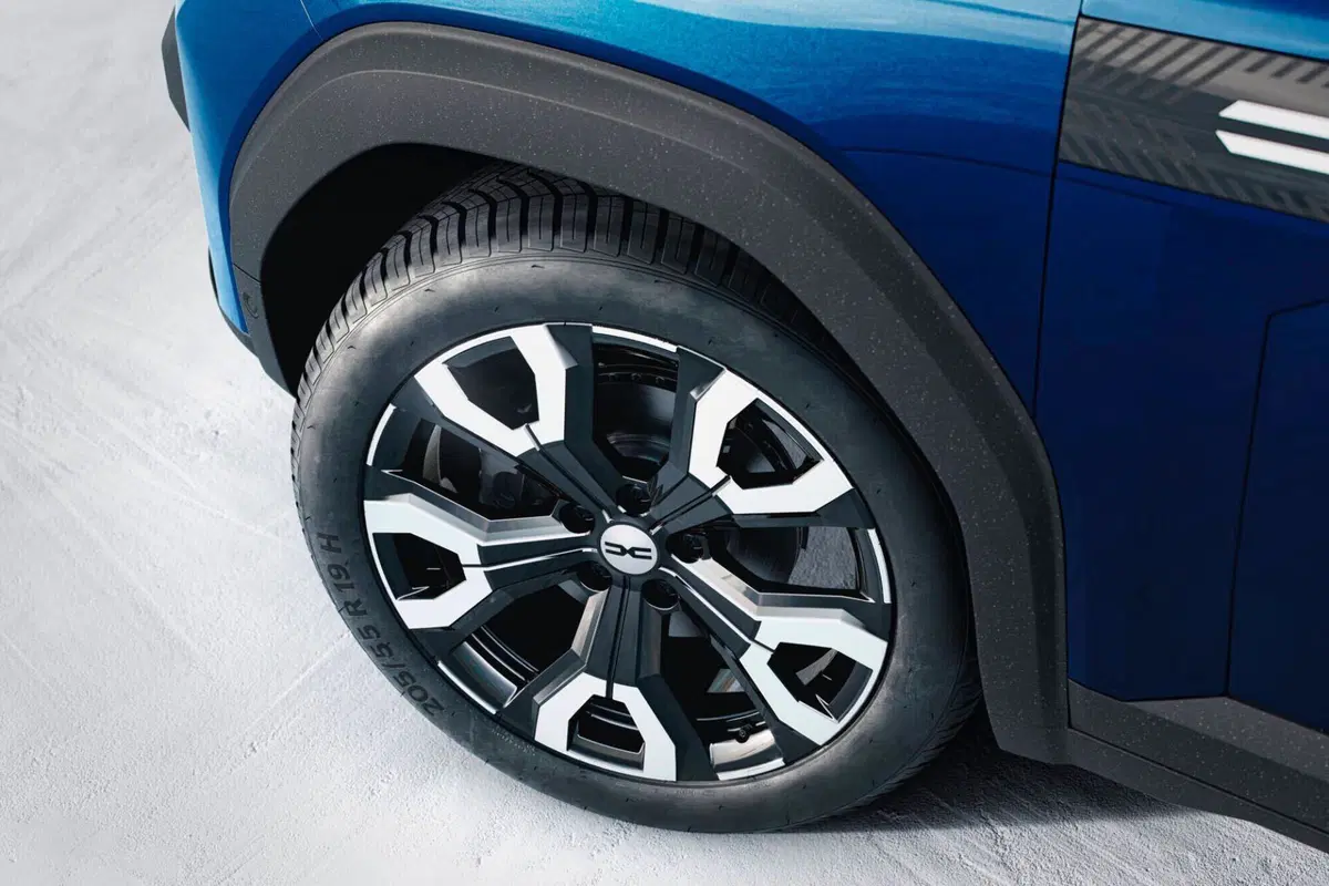 Dacia Bigster Hybrid-G 150 4x4, ibrido, GPL e trazione integrale elettrica nello stesso SUV: come funziona (6)
