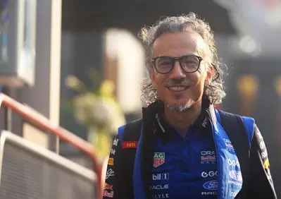 Non riuscivamo a staccarlo dal simulatore: Mekies e il retroscena su Hadjar. Poi svela la svolta Red Bull per il 2027