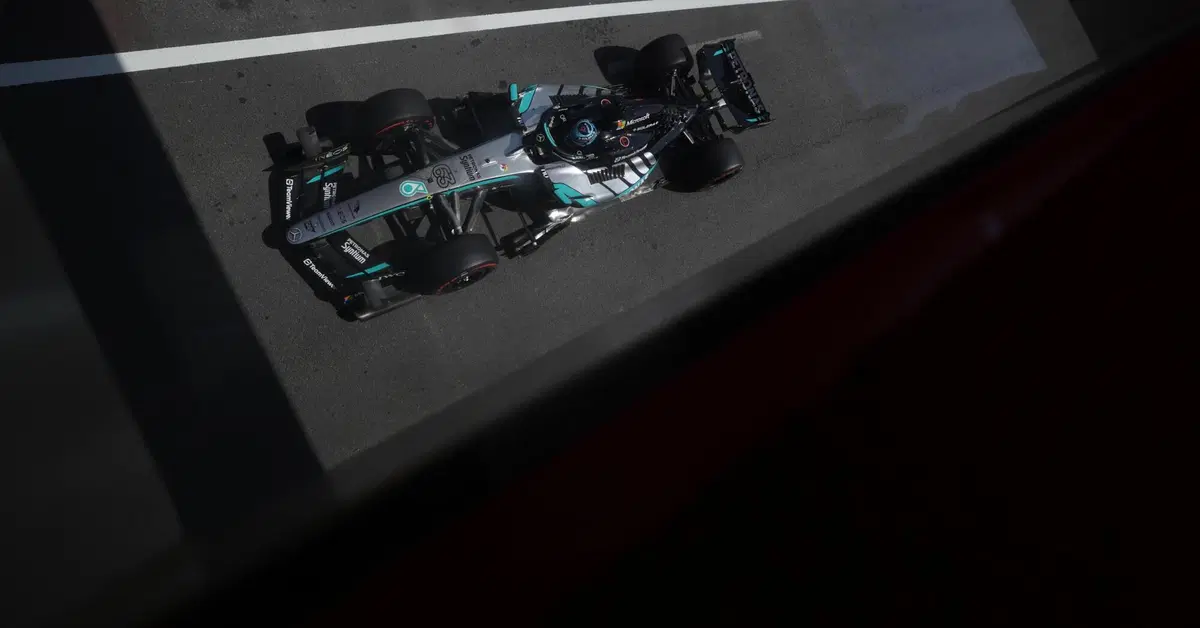 F1, Mercedes spaventa Baku: Russell vola con il “trucco” della tripla scia e batte Antonelli in FP2. E in Ferrari c'è un giallo