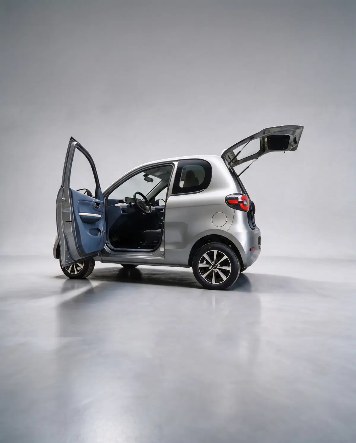 Desner T30, la nuova microcar elettrica che debutta con il Bonus Scuola 2026 (2)