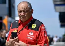 Siamo altalenanti, ma sul motore ho le idee chiare: Vasseur fa il punto Ferrari a Baku tra incognita assetto e il giallo freni