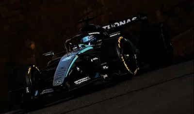 F1, Mercedes spaventa Baku: Russell vola con il “trucco” della tripla scia e batte Antonelli in FP2. E in Ferrari c'è un giallo