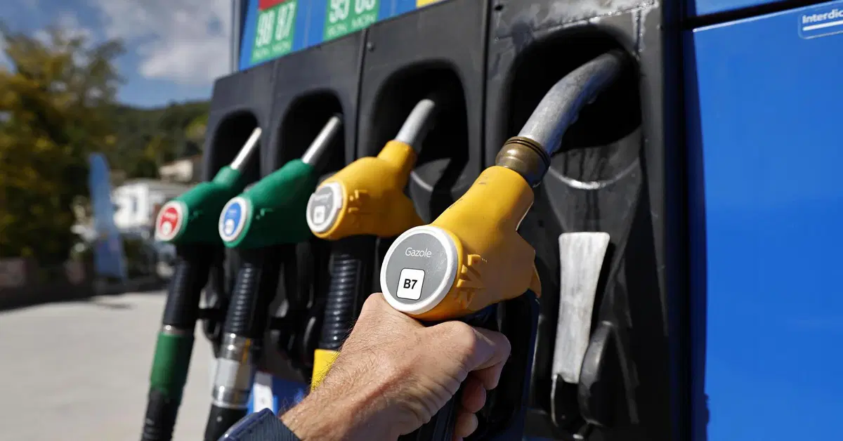 Carburanti, dal 26 settembre si dimezza il taglio delle accise: il pieno di gasolio costa 3 euro in più