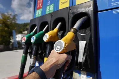 Carburanti, dal 26 settembre si dimezza il taglio delle accise: il pieno di gasolio costa 3 euro in più
