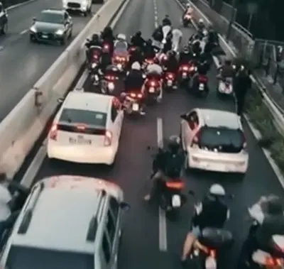 Milano-Meda bloccata dai rapper per un videoclip: cosa rischiano ora