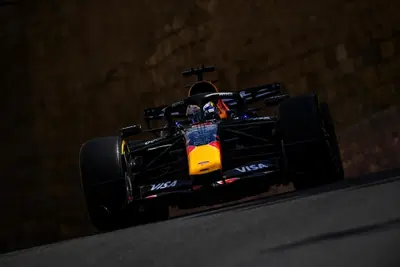 'Ha saltato come un canguro!': Verstappen furioso fa il miracolo in FP3 e batte la Mercedes, ma per la pole a Baku la Ferrari gioca a carte coperte