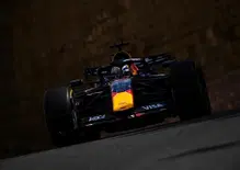 Ha saltato come un canguro!: Verstappen furioso fa il miracolo in FP3 e batte la Mercedes, ma per la pole a Baku la Ferrari gioca a carte coperte