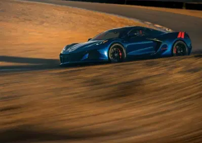 Chevrolet Corvette, a Bowling Green succede una cosa mai vista: due generazioni di V8 prodotte insieme