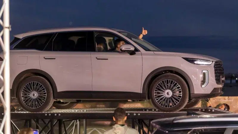Chery Tiggo 9 CSH, la batteria supera 24 ore in acqua salata e il test d’urto del sottoscocca