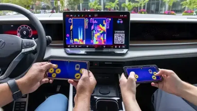 Volkswagen diventa una console: Tetris e PAC-MAN in auto, ma per giocare si paga