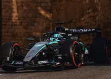 F1. Una voragine da 8 decimi: Russell batte Leclerc nelle qualifiche di Baku. Antonelli OUT in Q1, che errore!