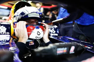 “Problemi fuori dal mio controllo”: la rabbia di Verstappen dopo la qualifica di Baku. Cosa c'è dietro il ritardo da Hadjar?