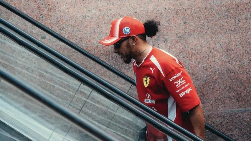 “Non ne è andata dritta una, gomme stupide”: rabbia Hamilton a Baku, ma Leclerc vola in prima fila