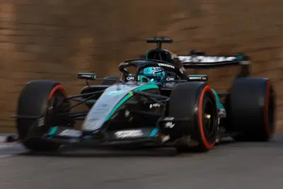 F1. Russell domina a Baku: ecco perché la Mercedes ha fatto il vuoto. Antonelli, errore da penna blu