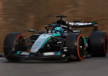 F1. Russell domina a Baku: ecco perché la Mercedes ha fatto il vuoto. Antonelli, errore da penna blu