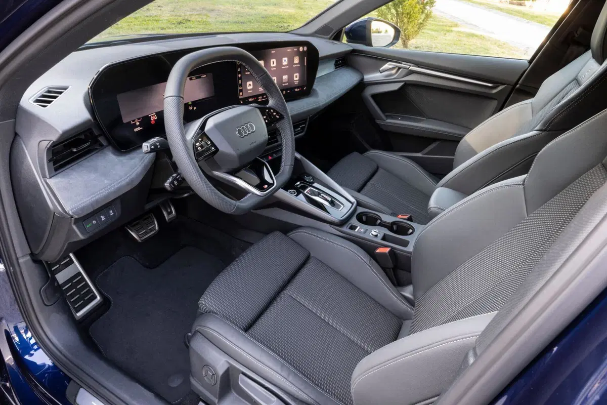 Trent'anni di successo e un'anima hi-tech: nuova Audi A3 alza l'asticella tra le compatte premium [VIDEO]