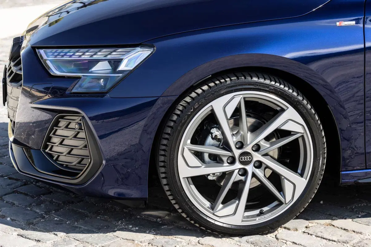 Trent'anni di successo e un'anima hi-tech: nuova Audi A3 alza l'asticella tra le compatte premium [VIDEO] (17)