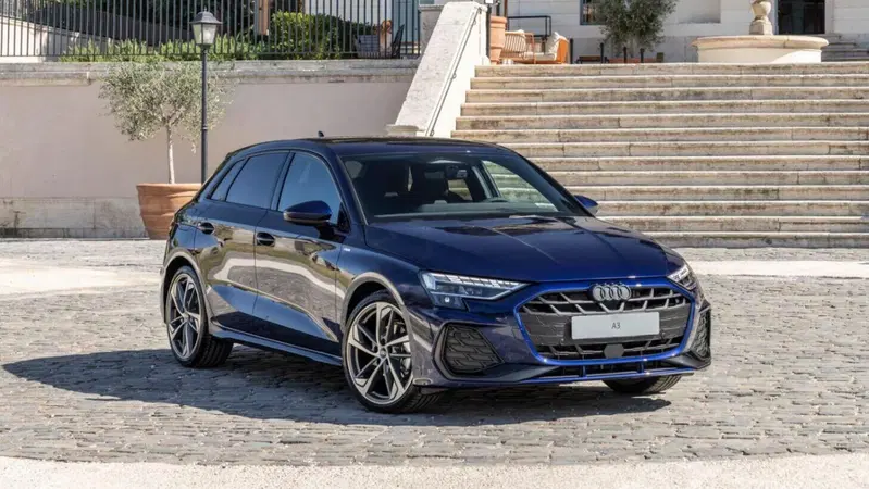 Trent'anni di successo e un'anima hi-tech: nuova Audi A3 alza l'asticella tra le compatte premium [VIDEO]