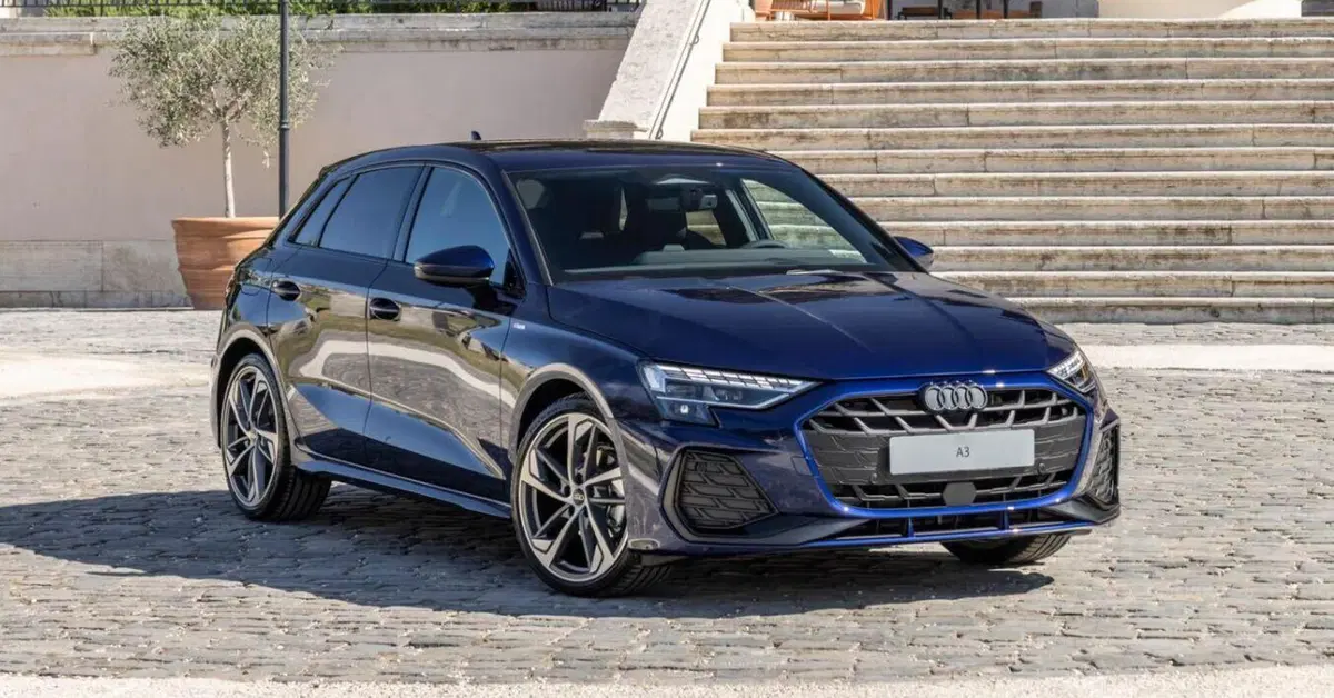 Trent'anni di successo e un'anima hi-tech: nuova Audi A3 alza l'asticella tra le compatte premium [VIDEO]