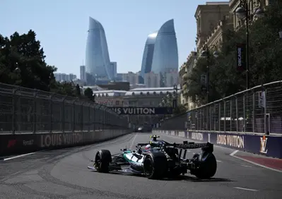 F1. GP Azerbaijan 2026: chi vincerà tra i muretti della Città Vecchia di Baku? Sfida in prima fila tra Russell e Leclerc. La cronaca LIVE