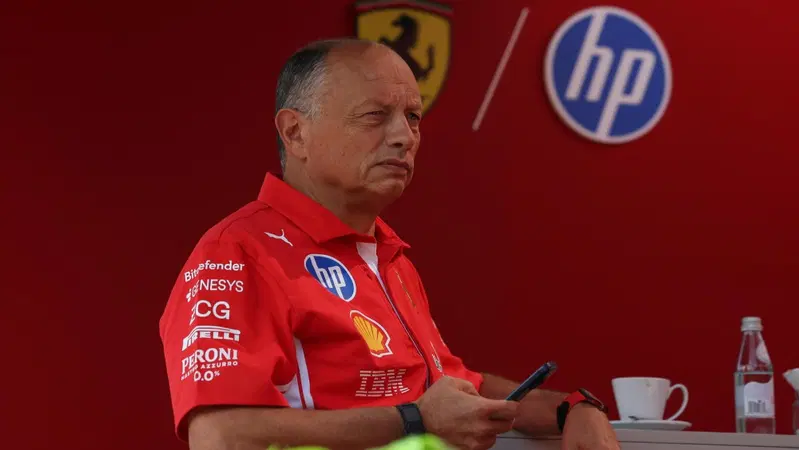 'Horner cerca lavoro, lo sanno tutti. Il mio posto? Chiedete alla mia assistente': Vasseur rompe il silenzio. 'In Ferrari non c'è serenità, così è durissima'