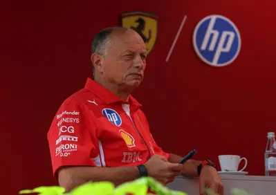 Horner cerca lavoro, lo sanno tutti. Il mio posto? Chiedete alla mia assistente: Vasseur rompe il silenzio. In Ferrari non c'è serenità, così è durissima