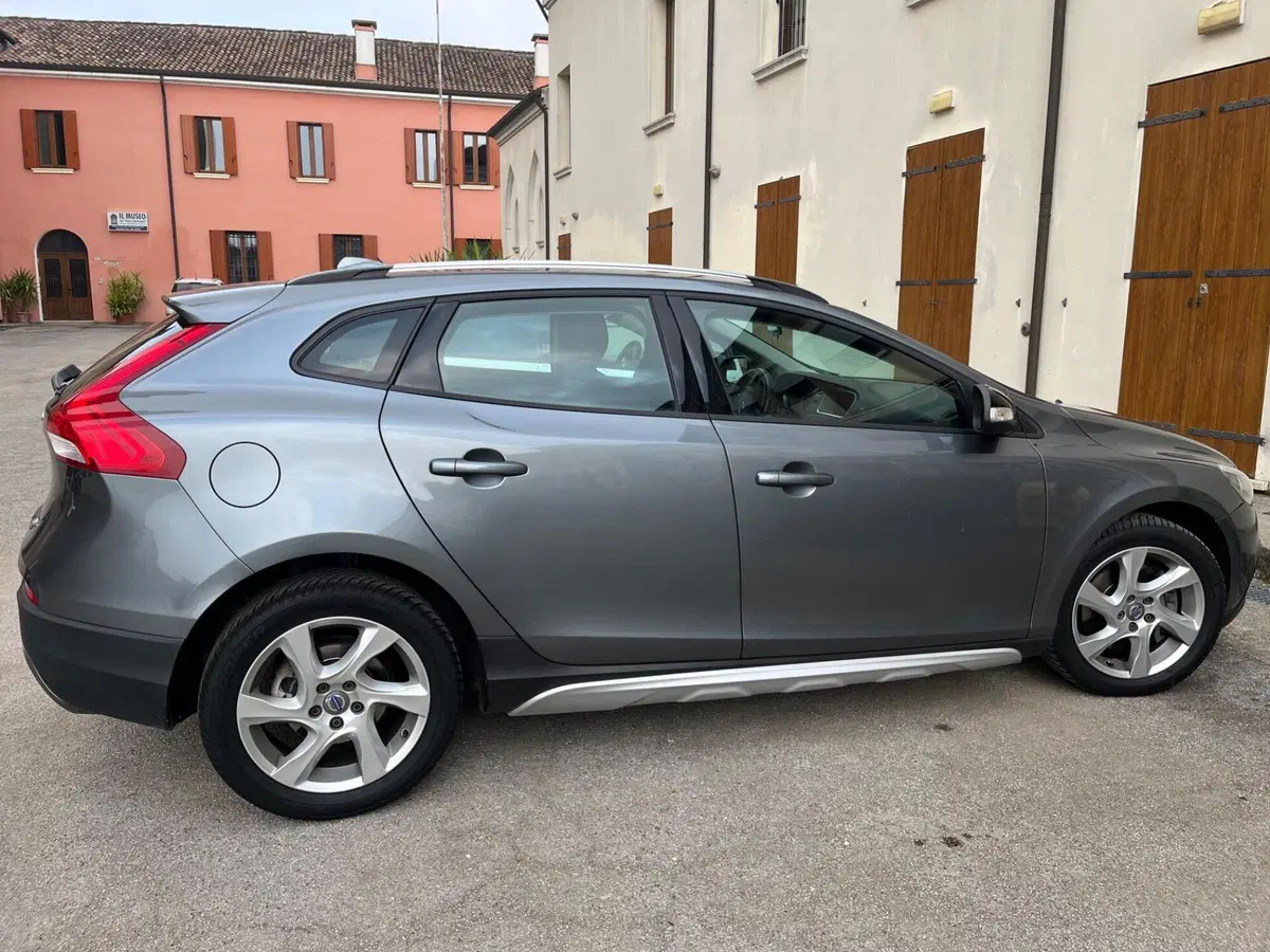 Volvo V40 Cross Country usata a Rovigo (2)