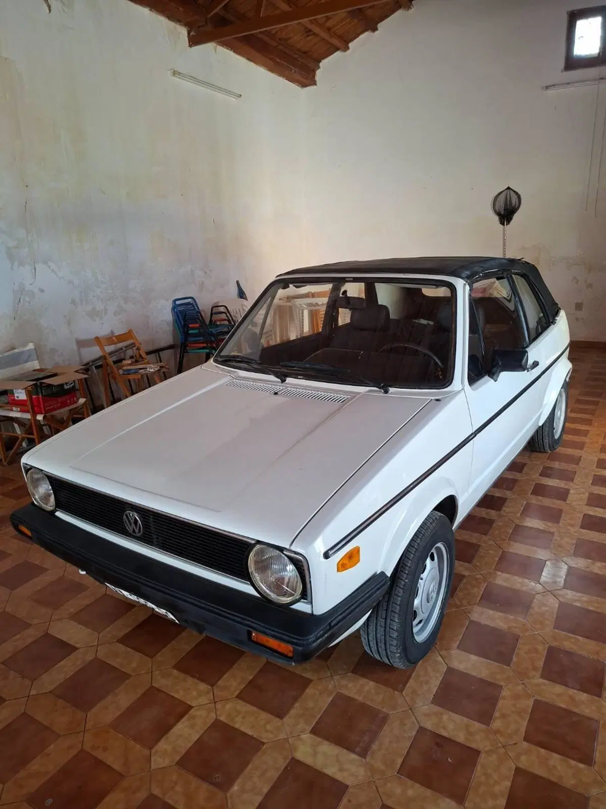 Volkswagen Golf cabriolet d'epoca a Livorno