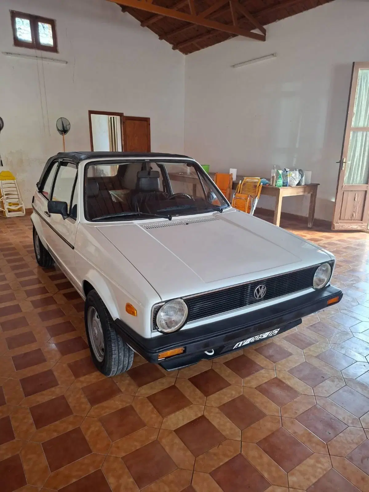 Volkswagen Golf cabriolet d'epoca a Livorno (2)