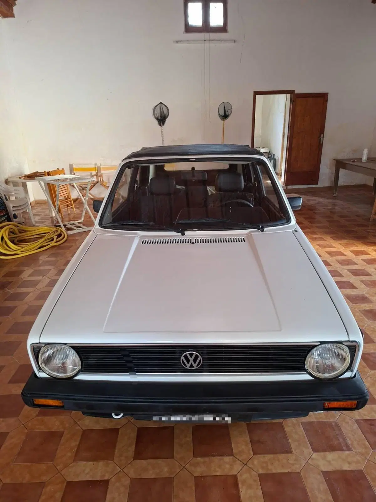 Volkswagen Golf cabriolet d'epoca a Livorno (3)