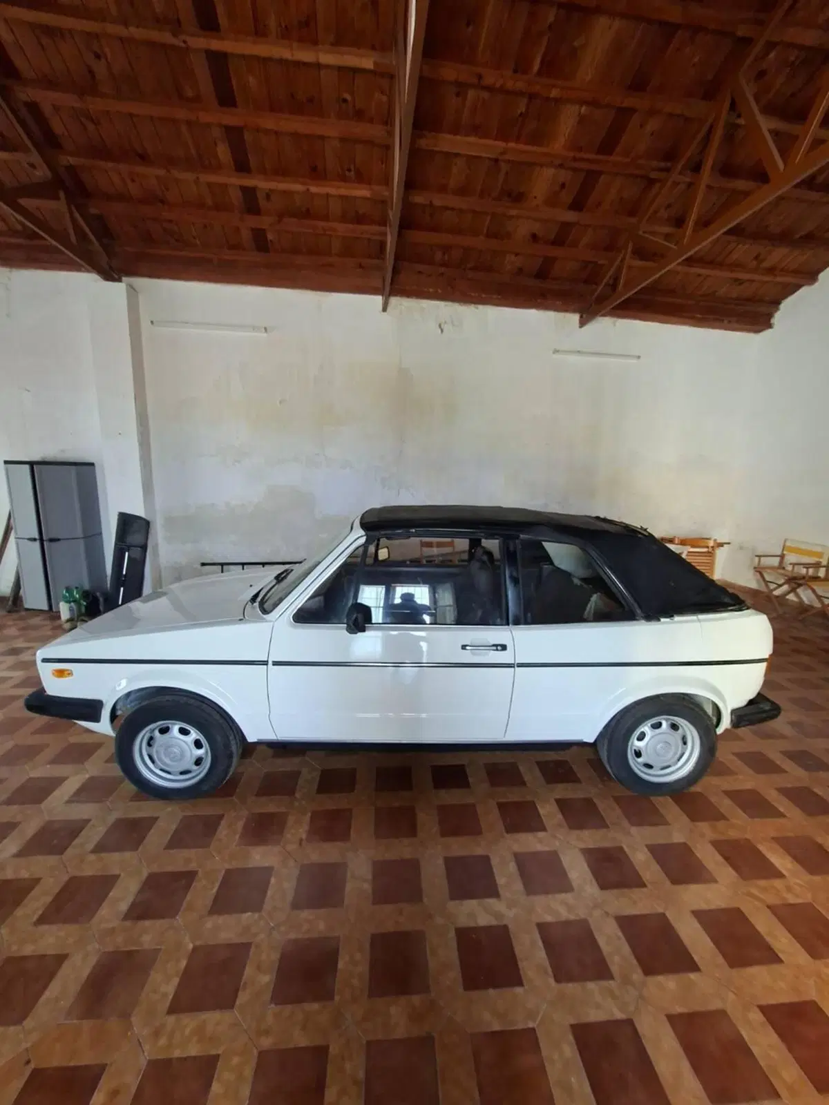 Volkswagen Golf cabriolet d'epoca a Livorno (4)