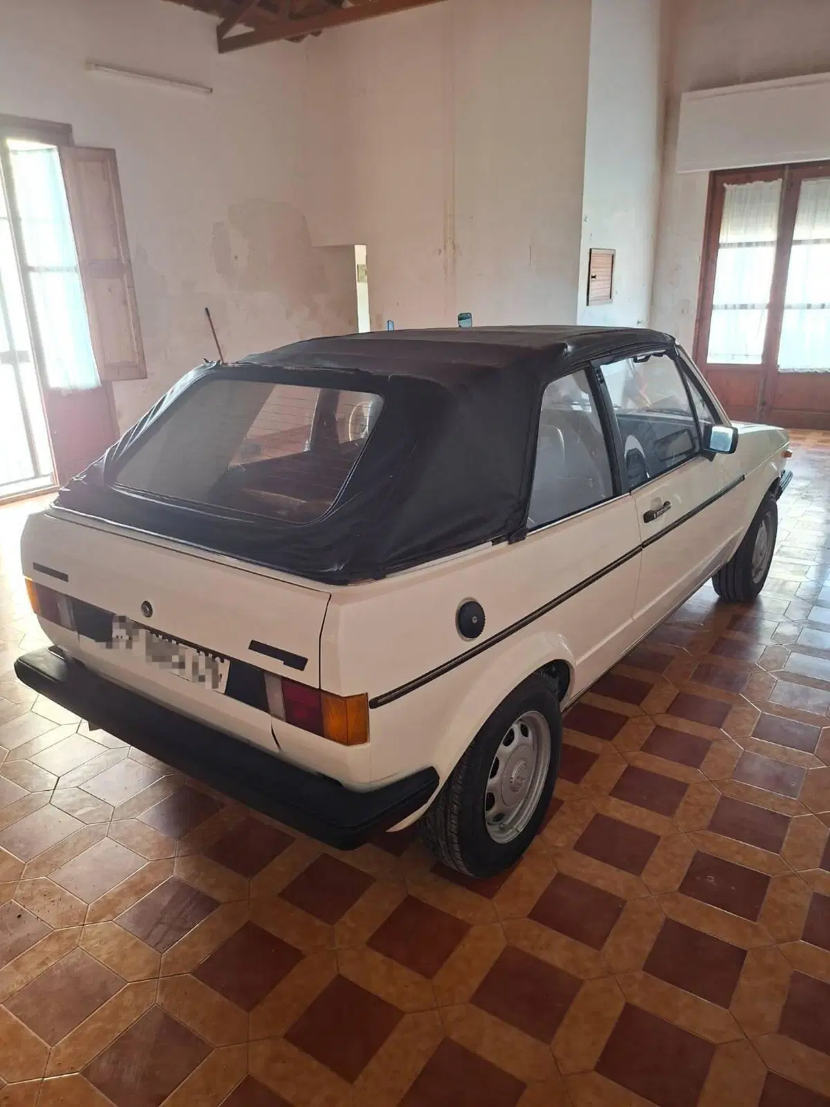 Volkswagen Golf cabriolet d'epoca a Livorno (6)