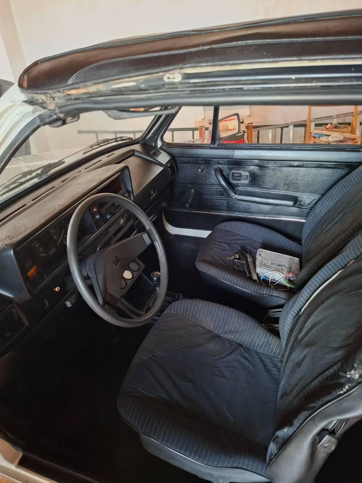 Volkswagen Golf cabriolet d'epoca a Livorno (8)